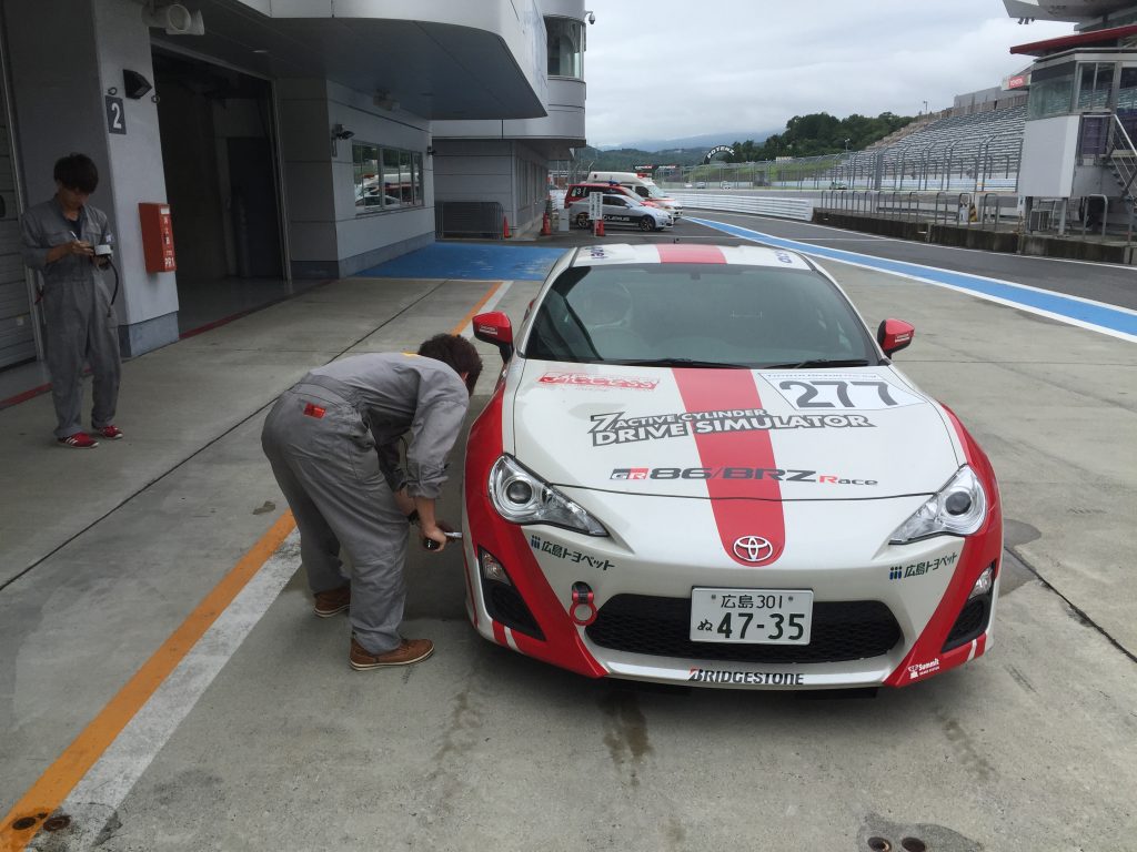 ｇｉａ専門学校 新潟国際自動車大学校の学生ドライバーがtoyota Gazoo Racing８６ Brzレースに参戦 Nsgグループ