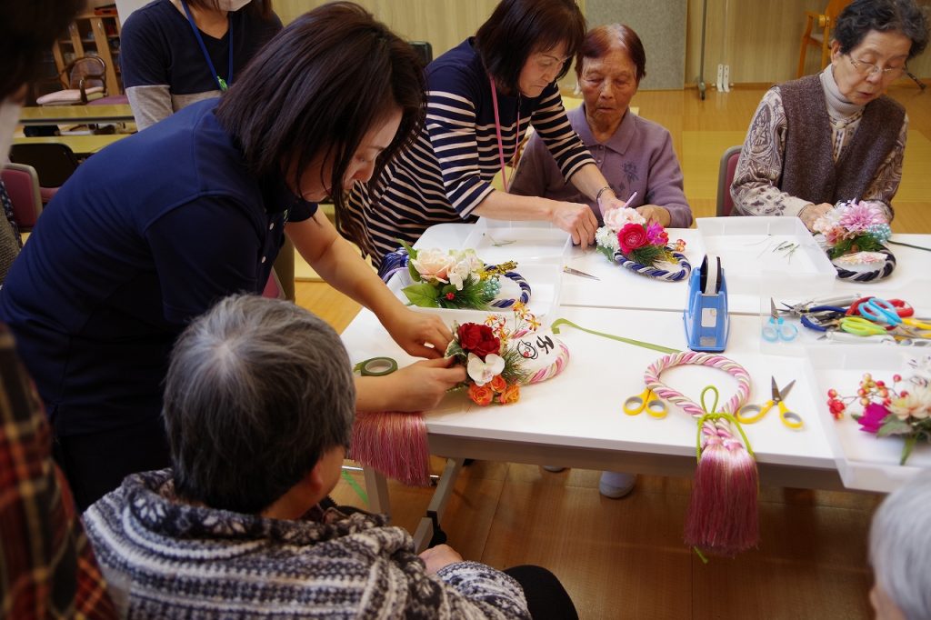 上越あたご福祉会が地域の花屋とのコラボイベント 妙高市の介護施設で アレンジしめ縄教室 開催 Nsgグループ